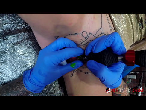 ❤️ tattooed ທີ່ສຸດ Hottie Sully Savage ໄດ້ຮັບ tattoo ສຸດ clitoris ຂອງນາງ ❤️❌ ວິດີໂອໂປ້ ຢູ່ພວກເຮົາ ❌